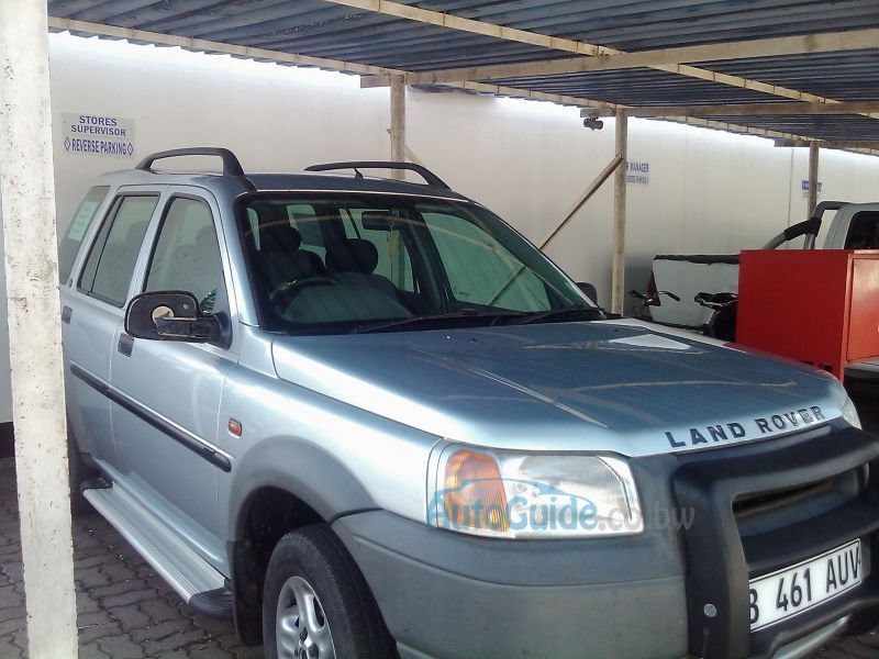 Land Rover Freelendar in Botswana