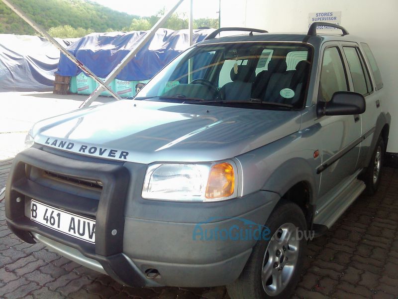 Land Rover Freelendar in Botswana