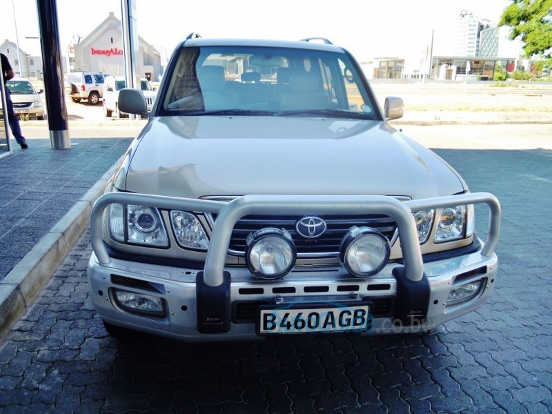 Toyota Land Cruiser Cygnus V8 in Botswana