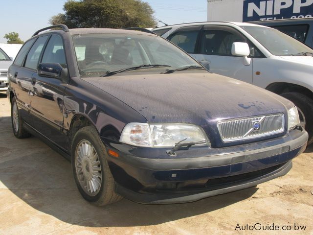 volvo v40 1999