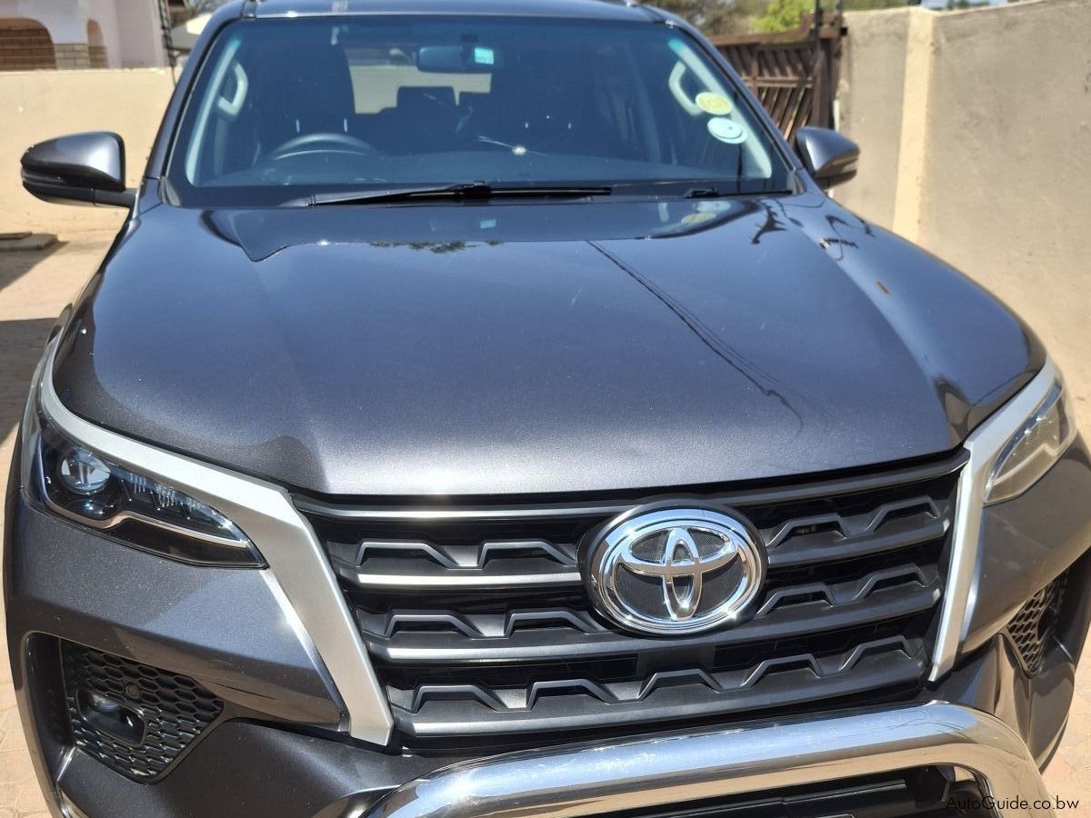 Toyota Fortuner 2.4 4x2 AT en Botswana