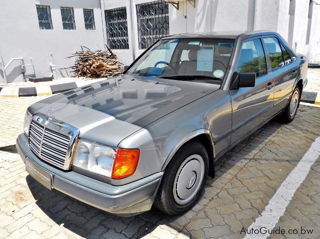 Mercedes-Benz 230E in Botswana