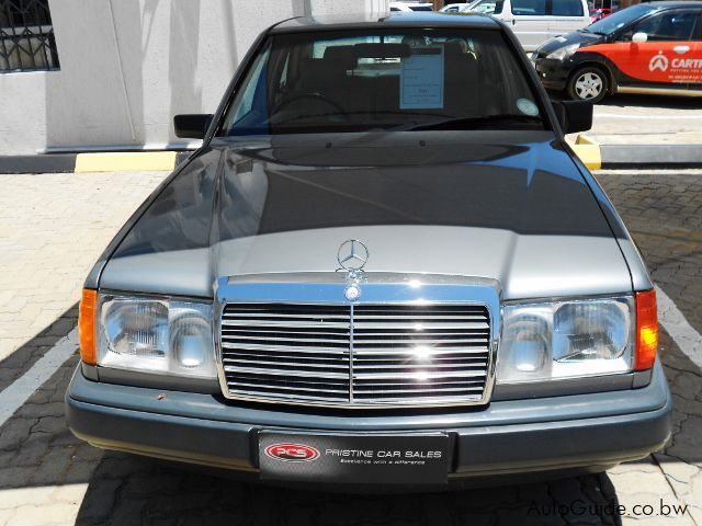 Mercedes-Benz 230E in Botswana