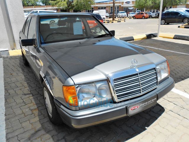 Mercedes-Benz 230E in Botswana