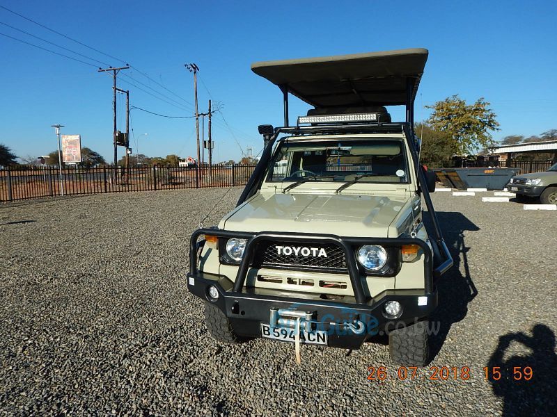 Toyota Land Cruiser ADE 236 in Botswana