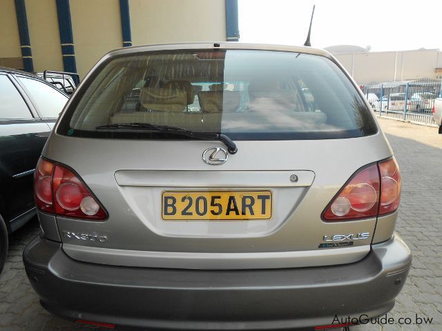 Lexus LX 300 in Botswana