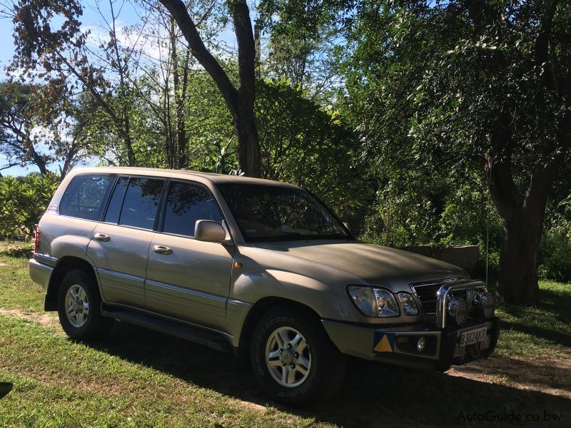 Lexus LX 470 V8 in Botswana