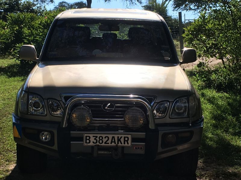 Lexus LX 470 V8 in Botswana