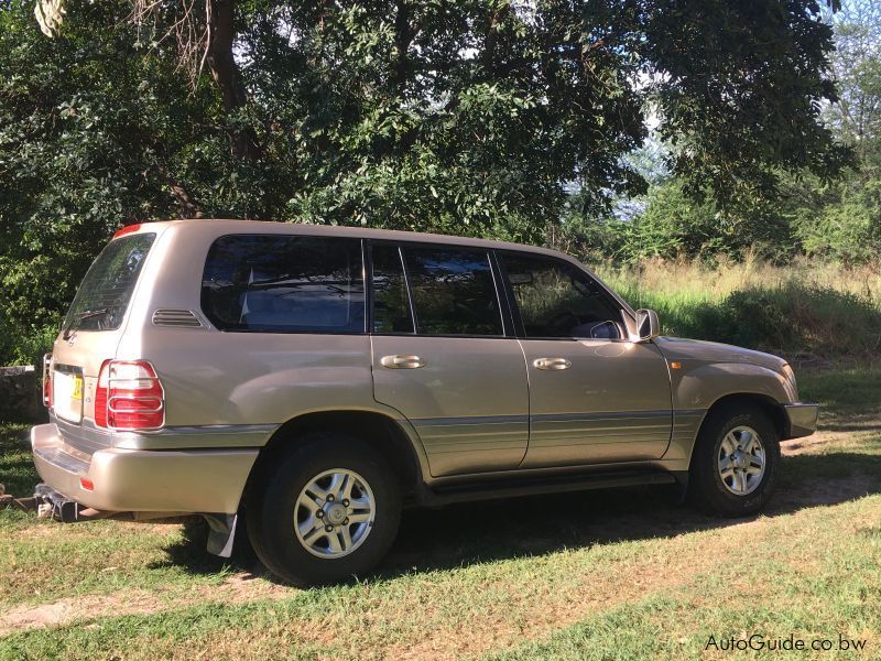 Lexus LX 470 V8 in Botswana