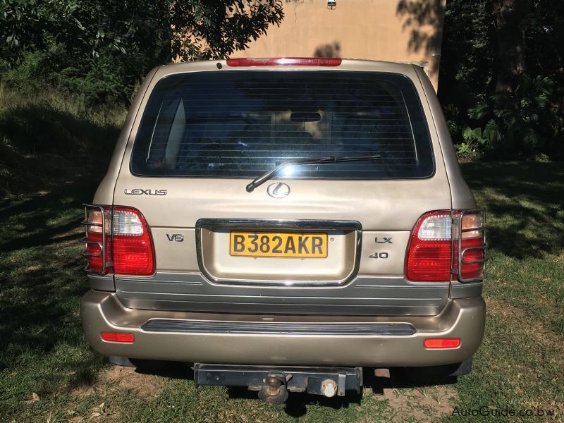 Lexus LX 470 V8 in Botswana