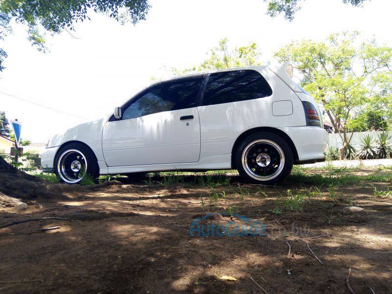 Toyota Starlet Glanza V in Botswana