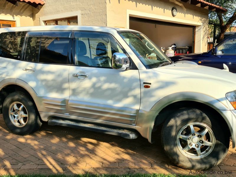 Mitsubishi Pagero 3500cc Automatic  4x4 in Botswana