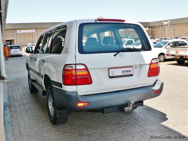 Toyota Land Cruiser 100 Series in Botswana