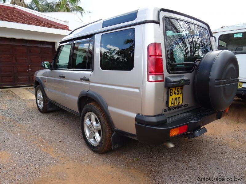 Land Rover Discovery in Botswana