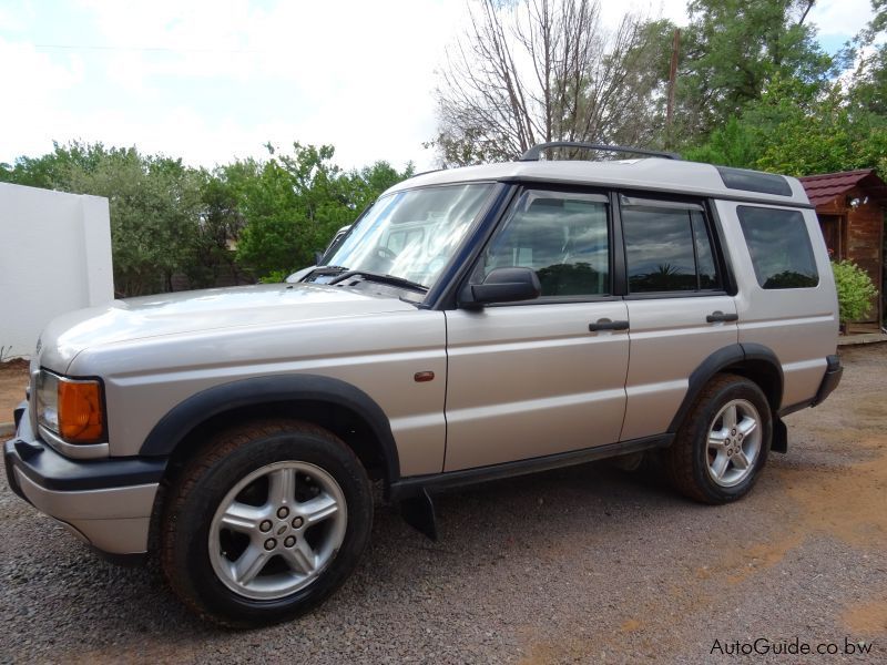 Land Rover Discovery in Botswana