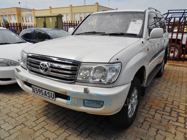 Toyota Land Cruiser 100 in Botswana