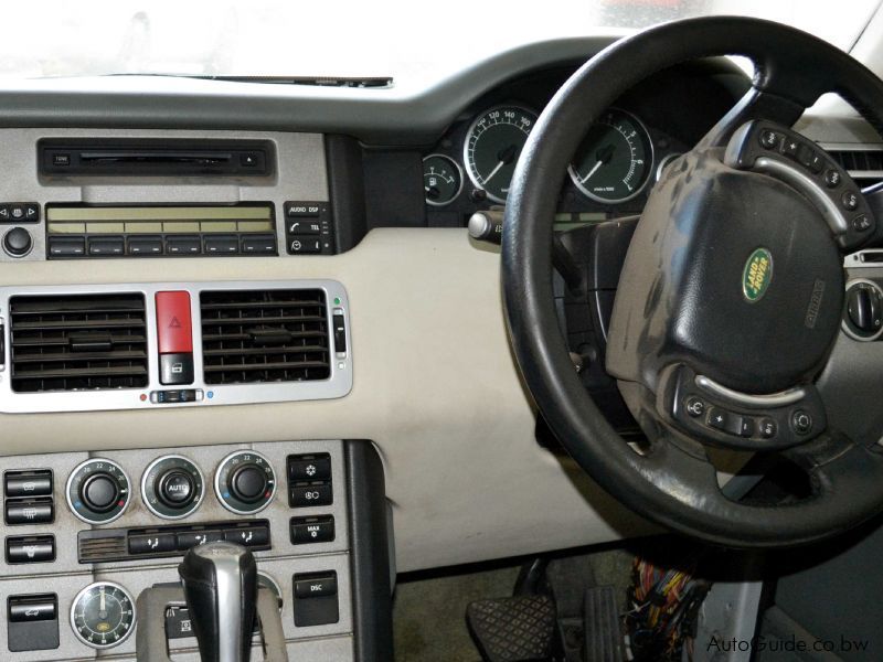 Land Rover Range Rover Vogue in Botswana