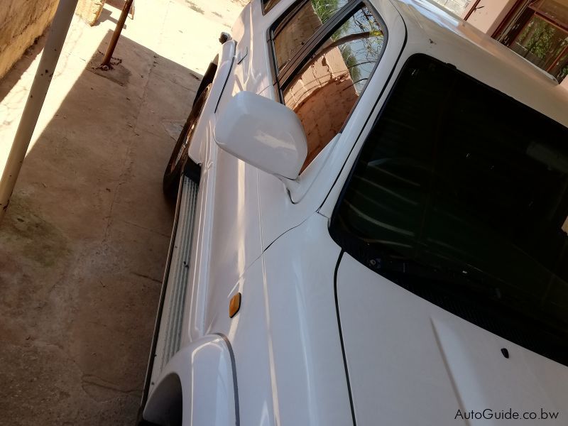 Toyota Hilux surf 3rz 2.7 in Botswana