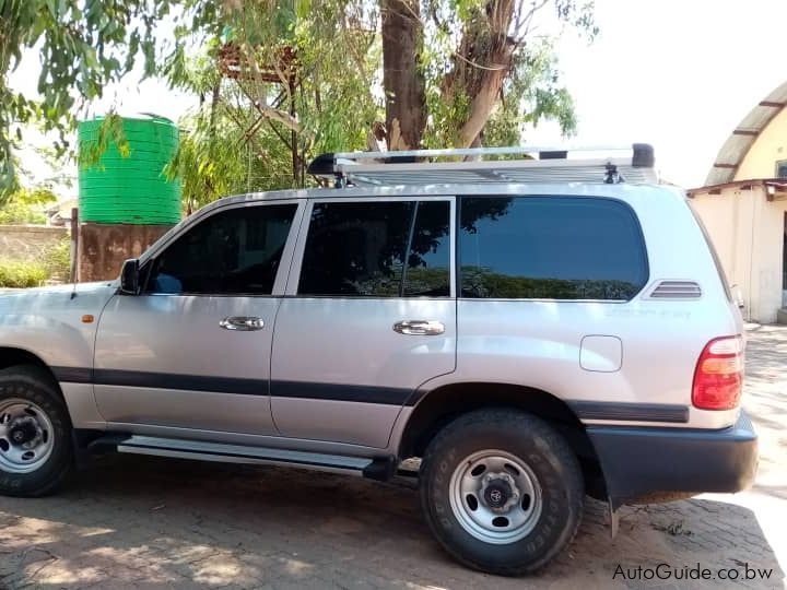 Toyota Land Cruiser 100 Series GX in Botswana