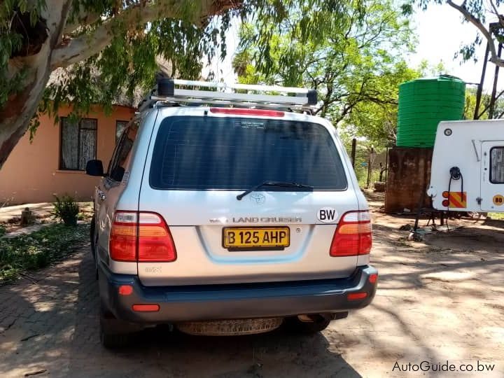 Toyota Land Cruiser 100 Series GX in Botswana