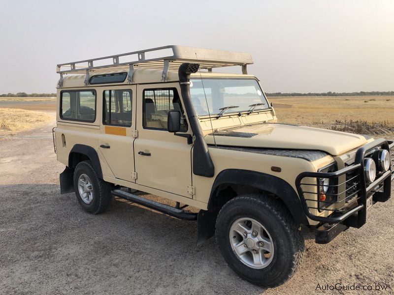 Land Rover Defender 110 TD5 in Botswana