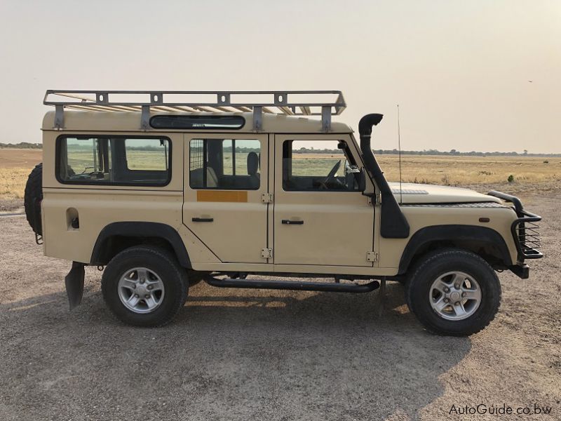 Land Rover Defender 110 TD5 in Botswana