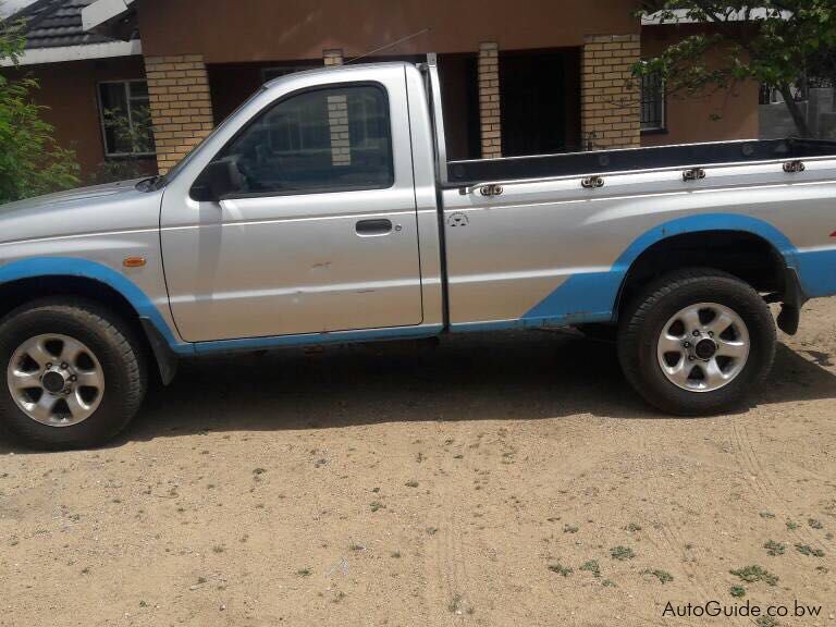 Mazda B2500 Diesel 4x4 in Botswana