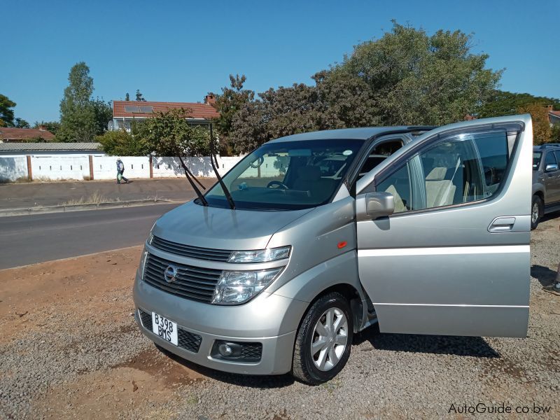 Nissan Elgrand 3.5 V6 in Botswana