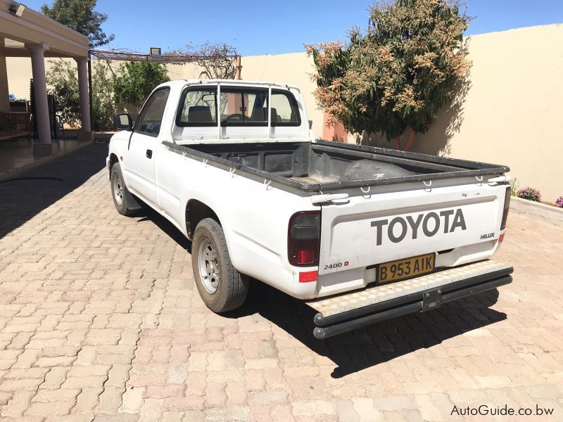 Toyota Hilux 2.4D in Botswana