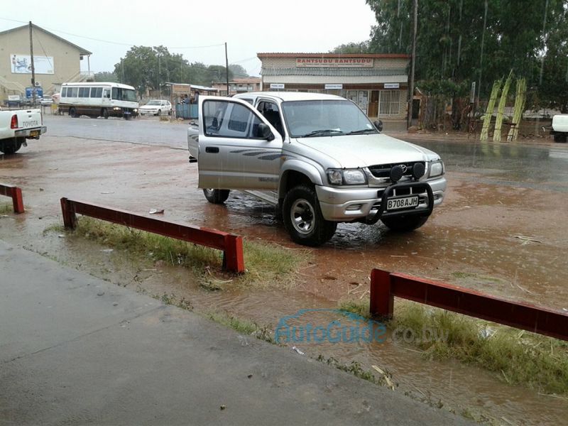 Toyota 2.7 Hilux 4x2 in Botswana