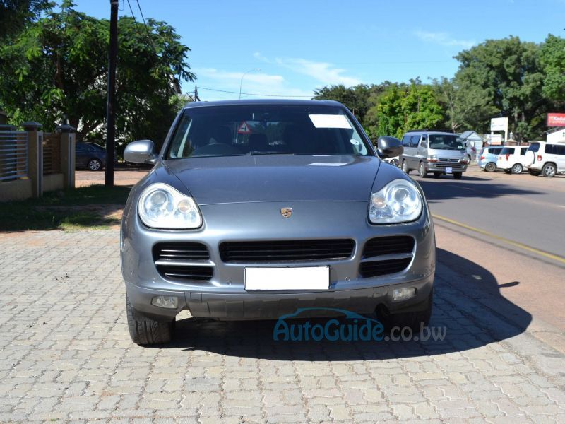 Porsche Cayenne  in Botswana