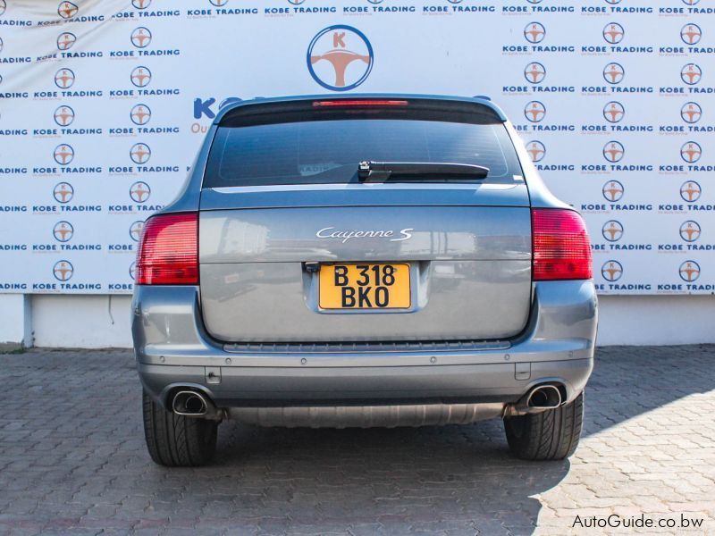 Porsche Cayenne in Botswana