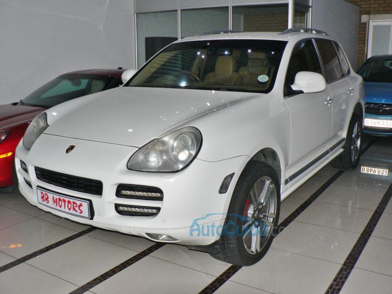 Porsche Cayenne in Botswana