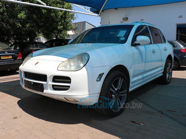 Porsche Cayenne V6 in Botswana