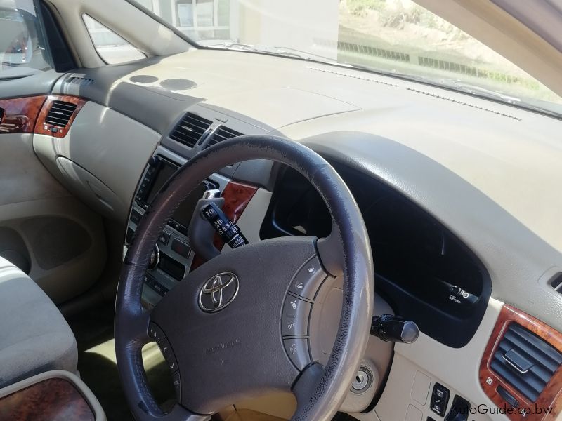 Toyota Ipsum 240 u in Botswana
