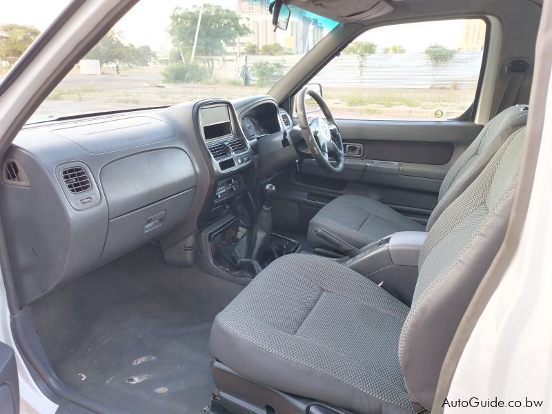 Nissan Np300 2.4 in Botswana