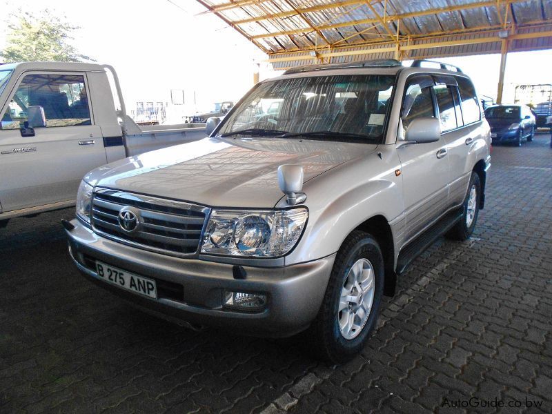 Toyota Land Cruiser 100 in Botswana