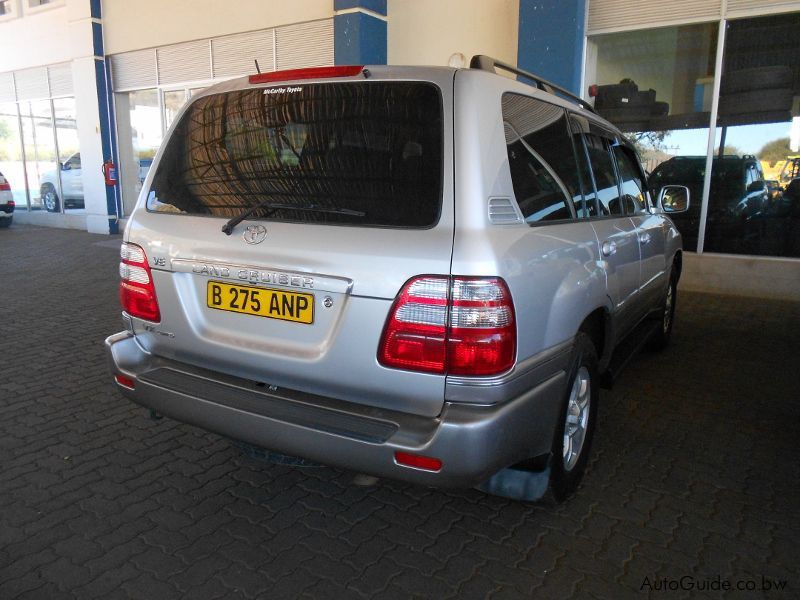 Toyota Land Cruiser 100 in Botswana