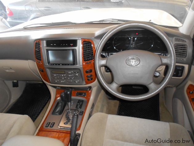 Toyota Land Cruiser 100 VX in Botswana