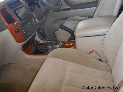 Toyota Land Cruiser 100 VX in Botswana