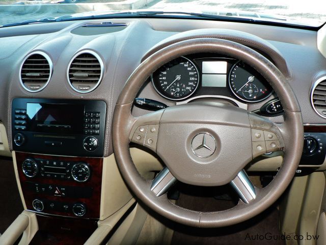 Mercedes-Benz GL 320 CDi in Botswana