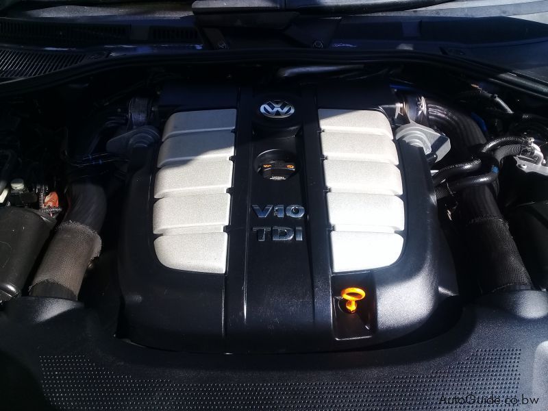Volkswagen Touareg V10 TDI in Botswana
