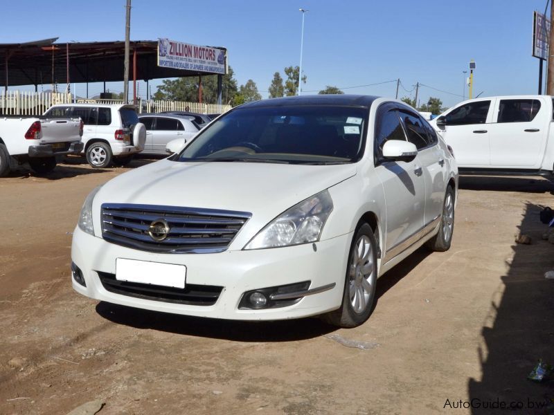 Nissan Teana 250XV in Botswana