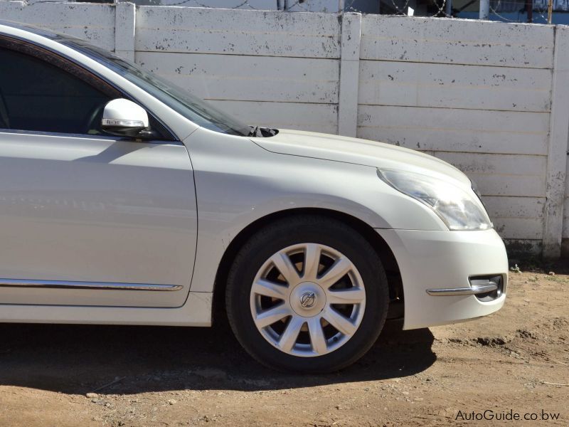 Nissan Teana 250XV in Botswana