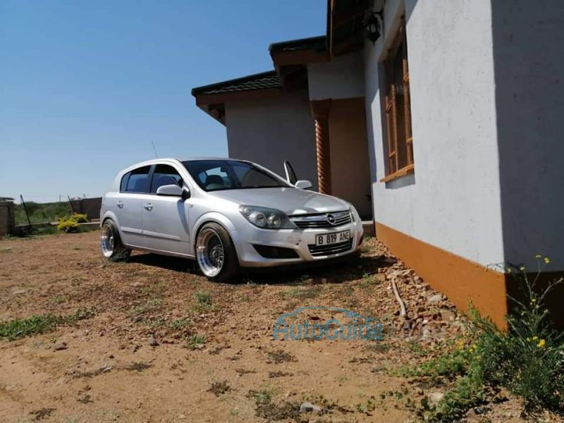 Opel Astra H 2.0turbo in Botswana