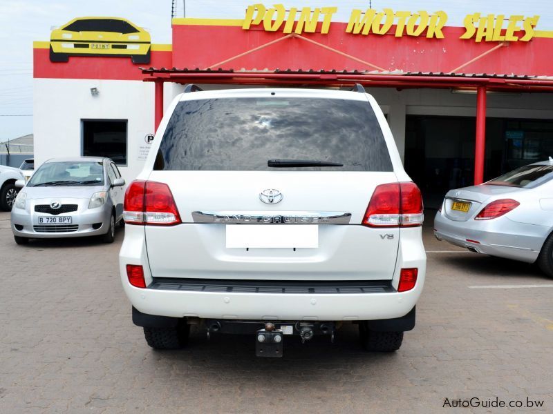 Toyota Land Cruiser 200 Series V8 in Botswana