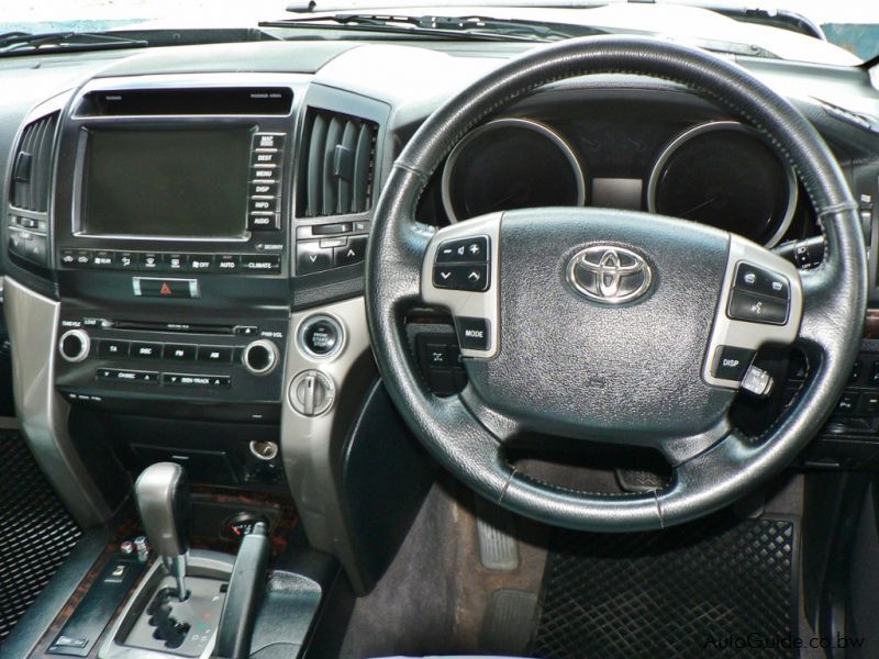 Toyota Land Cruiser 200 Series V8 VX TD in Botswana