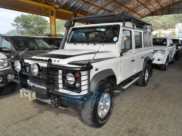 Land Rover Defender in Botswana