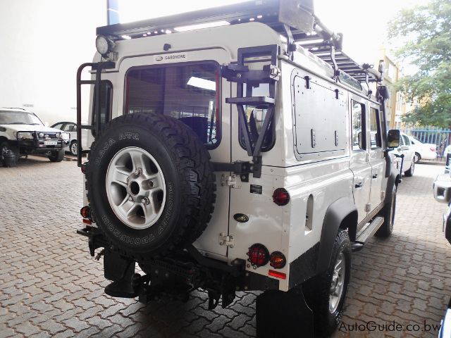 Land Rover Defender in Botswana