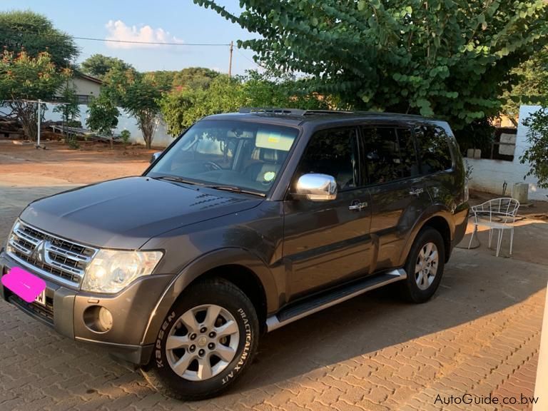 Mitsubishi Pajero 3.8 V6 LWB GLS in Botswana